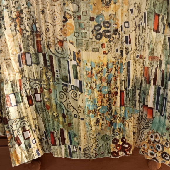 Abstract Patterned Blouse - Picture 13 of 13